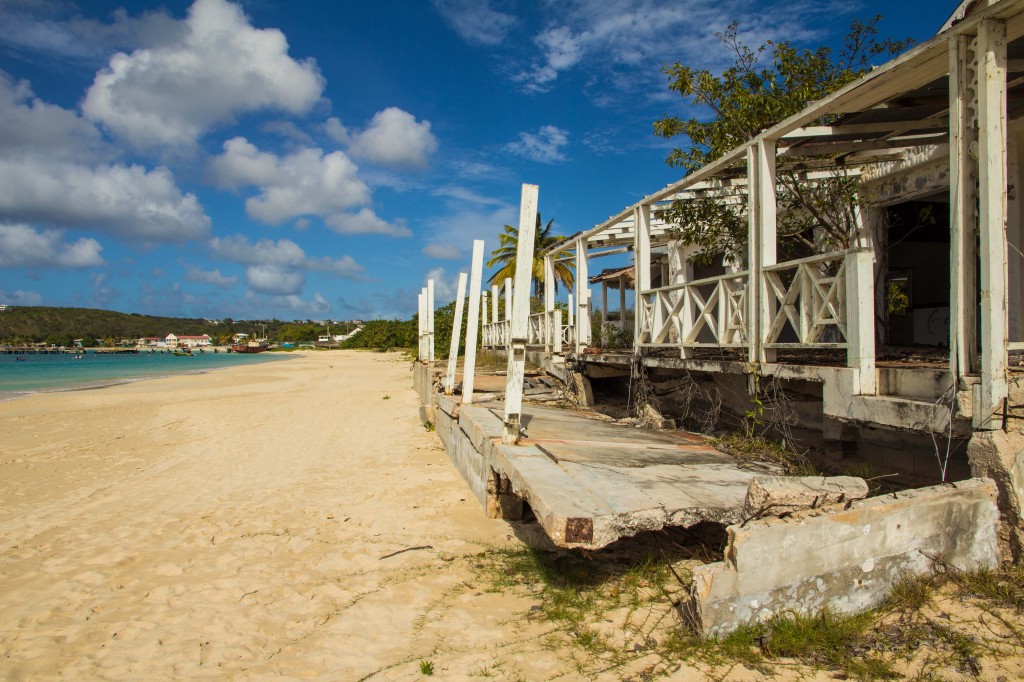 Mariners Cliffside Beach Resort Bar