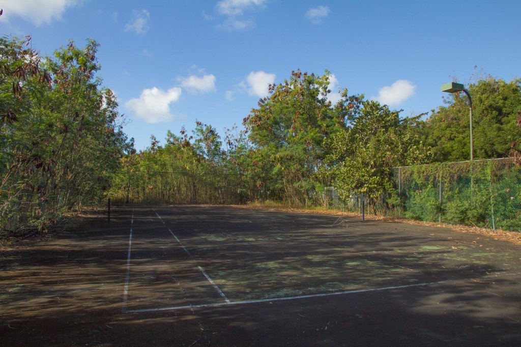 Mariners Cliffside Beach Resort Tennis Court